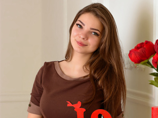 jovencita castaña cabello grandes