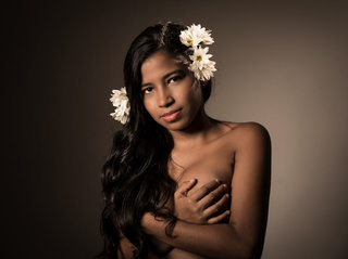 latino jovencita negras cabello