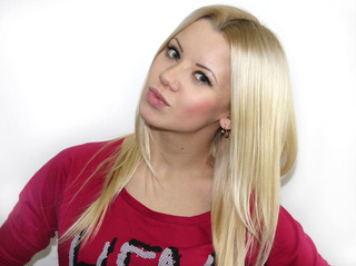 white girl blonde hair
