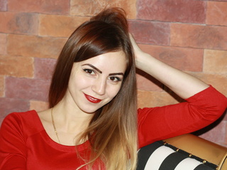 blancas chica with rubias