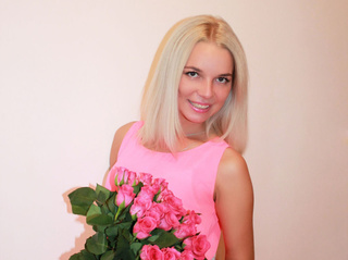 white girl blonde hair