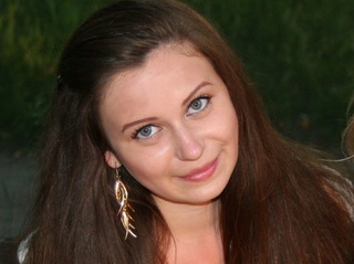 girl with brown hair