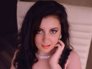 blancas chica negras cabello