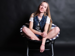 teen blonde hair beautiful