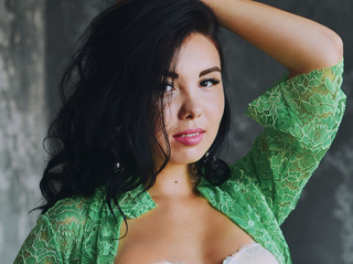 girl with black hair