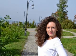 white teen brown shoulder