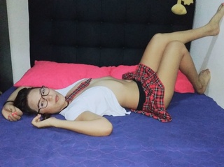 latin teen brown hair