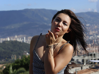 latin teen brown hair