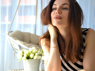 white teen auburn hair