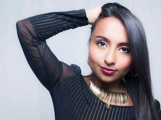 latino jovencita castaña cabello