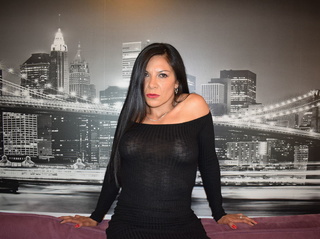 latino milf negras cabello