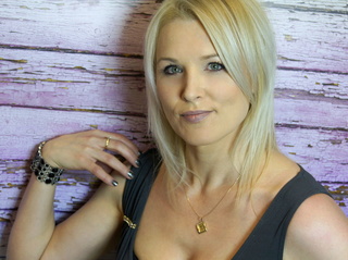 white milf blonde hair