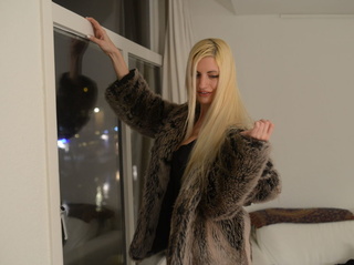 white milf blonde hair