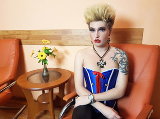 white transgender queensashauk close