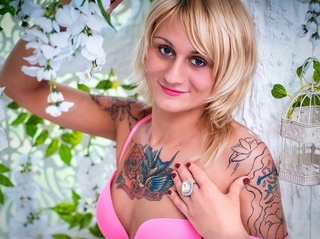 white transgender lexania dancing