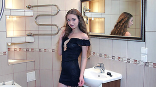 pequeñas pechos jovencita morena