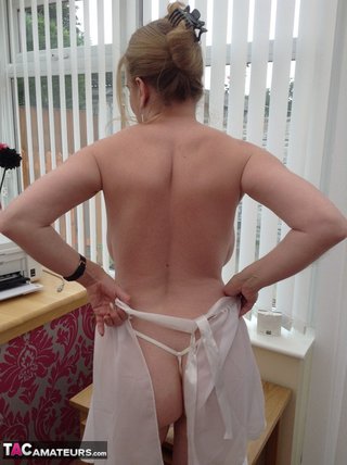 grandes breasted yaya wiggles