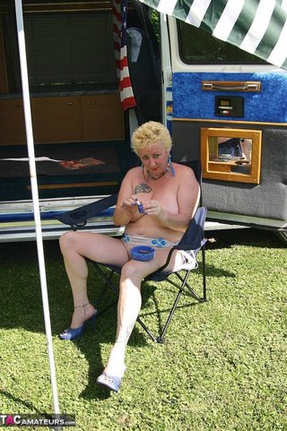 chubby blonde hairy pussy