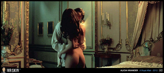 young naked hottie observes