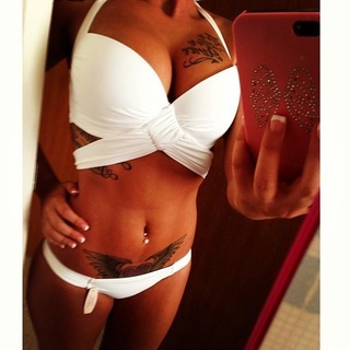morena with tatuajes and