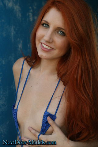 azul eyed pelirroja provocando