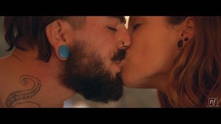 latina con piercing pezones