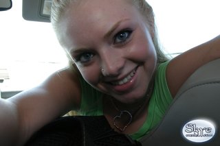 model young petite blonde