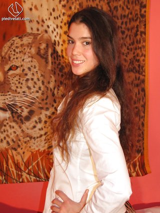 chica mona, pie, tatuaje, vestidas