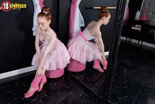 jovencita diminuta pechos bailarina