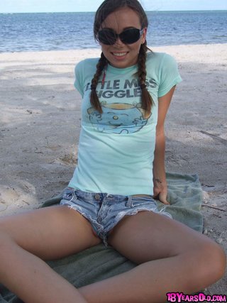 bikini playa jovencita