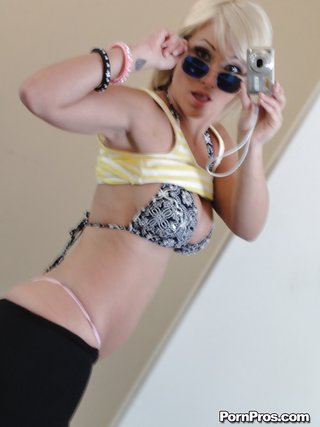 desnudas jovencita tragar