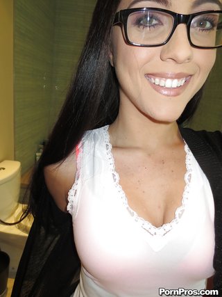 bonita jovencita grandes pechos