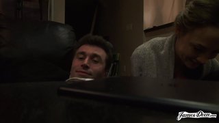 james deen detrás the