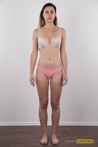 checas natural tetas modelo