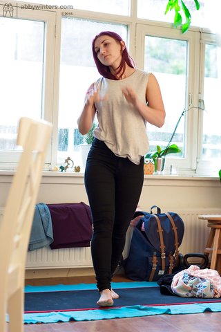 natural curvy redhead